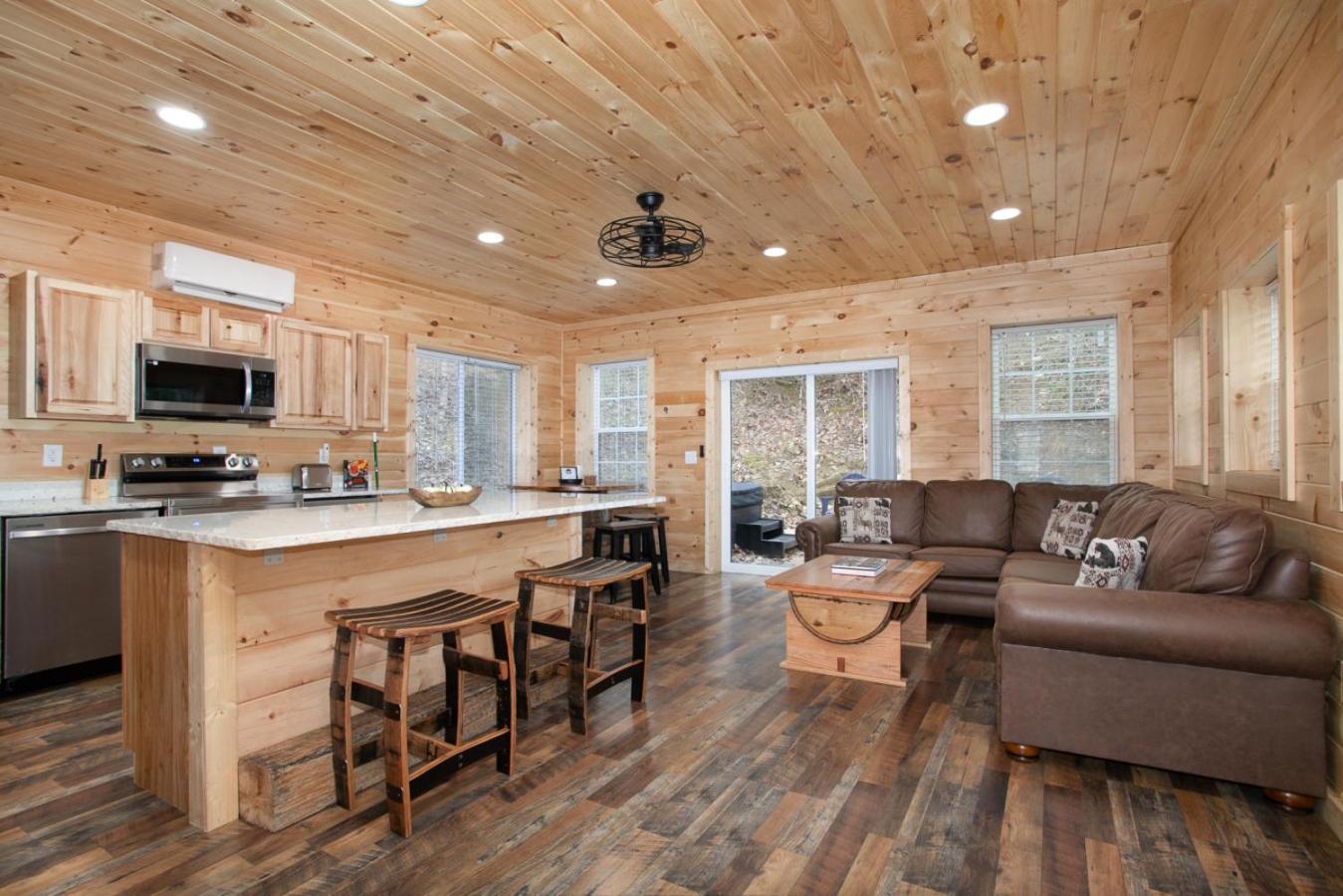 Whiskey Barrel W Hot Tub Arcade Game Fire Pit Villa Sevierville Exterior photo